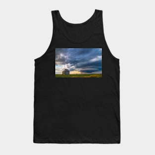 Beautiful Old Barn Pictures - Storm Approaching Tank Top